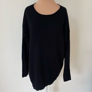 NILI LOTAN Scoop Neck Asymmetric Side Slit Black Cashmere Sweater EUC Size XS